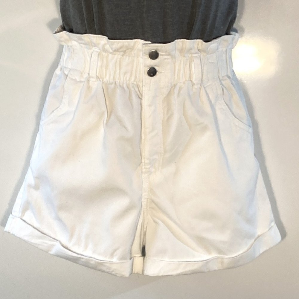 H&M SZ 8 White high waisted cotton shorts summer relaxed comfy